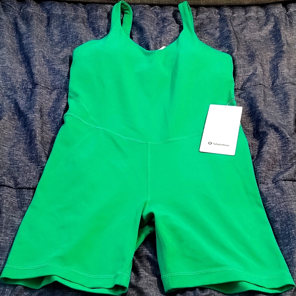 Lululemon Body suit size 8. Perfect for your summer workouts 😉